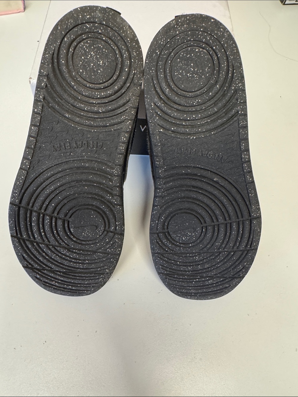 Nike kids Black Low-Top Velcro Strap Athletic Sneakers - Picture 3 of 3